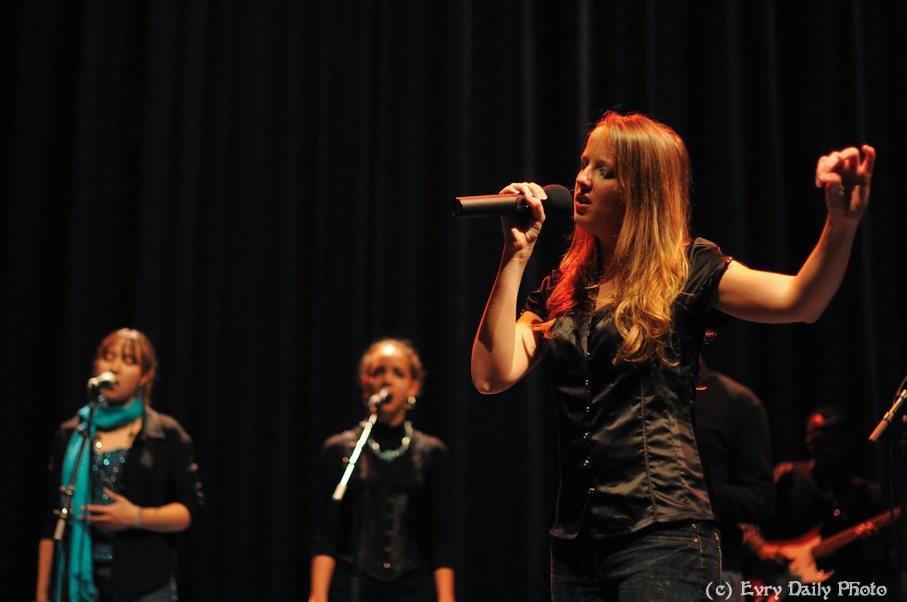 Evry Daily Photo - Telethon Evry 2010 - Concert Evry University Gospel - large - 5244067634.jpg